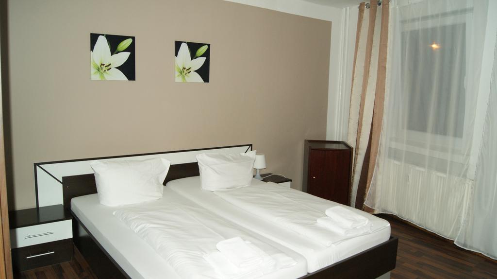 Hotel Pension Eberty Berlin Exterior foto
