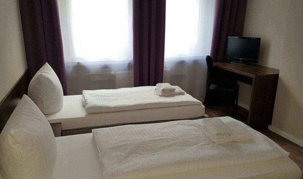 Hotel Pension Eberty Berlin Exterior foto