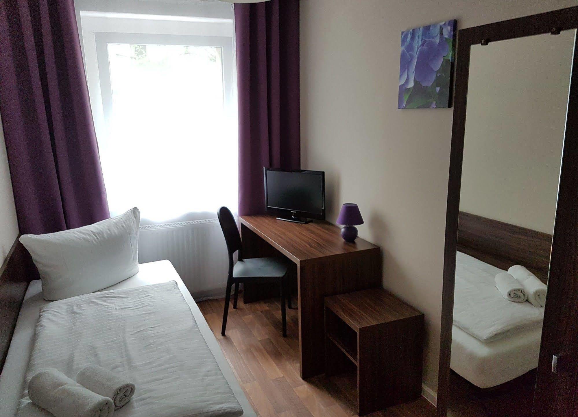 Hotel Pension Eberty Berlin Exterior foto